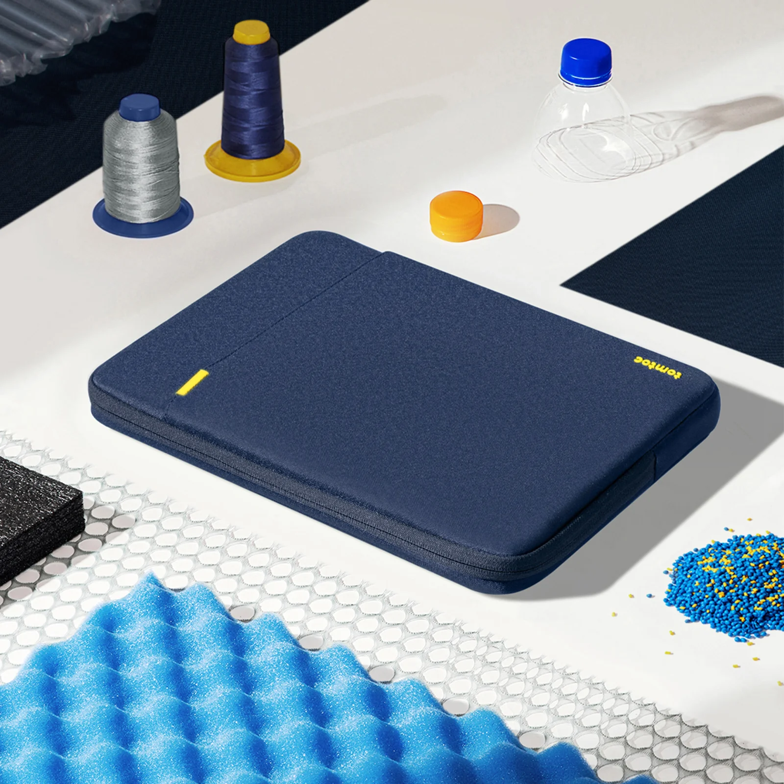 Defender-A13 Laptop Sleeve for 16 inch MacBook Pro - Image 37