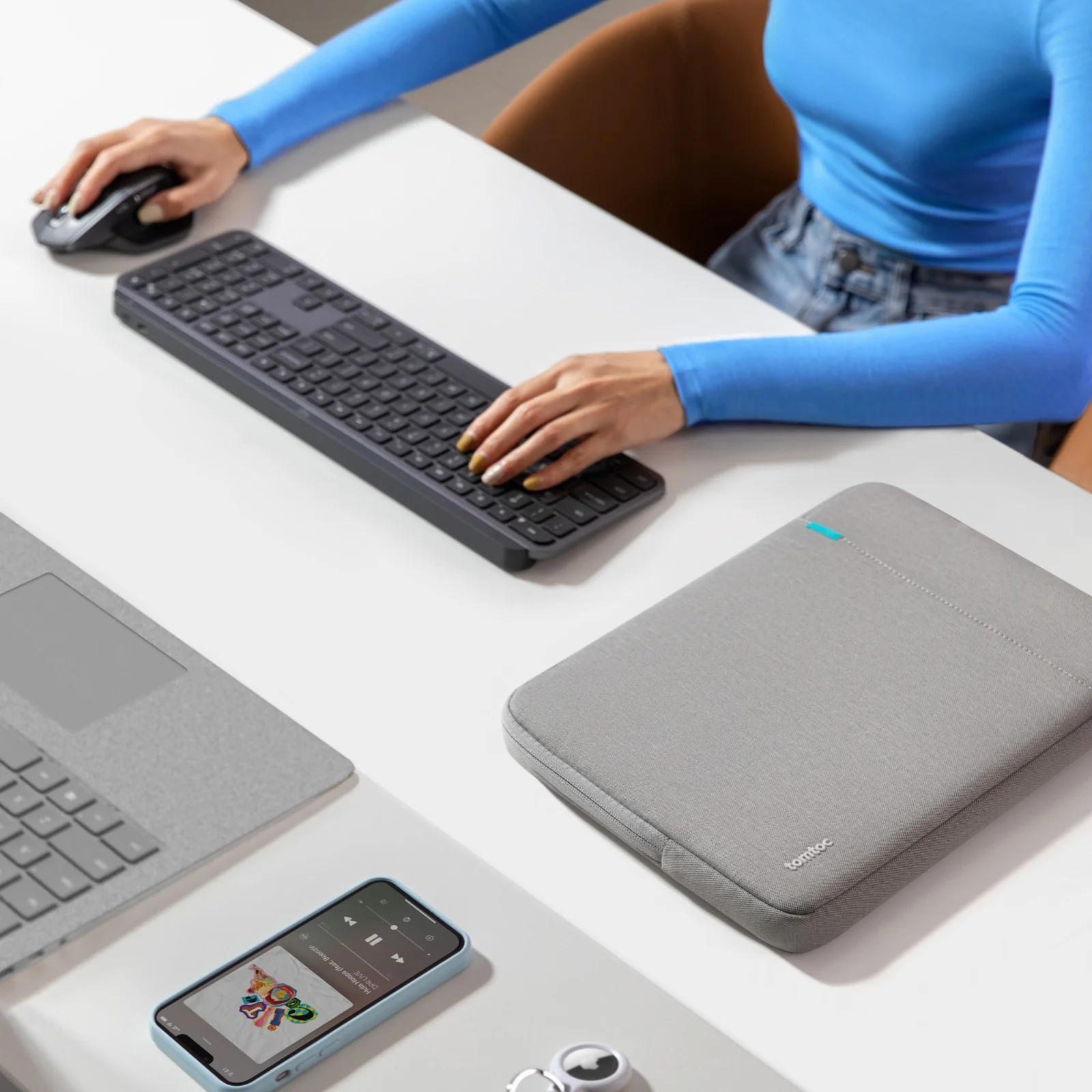 Defender-A13 Laptop Sleeve for 16 inch MacBook Pro - Image 52