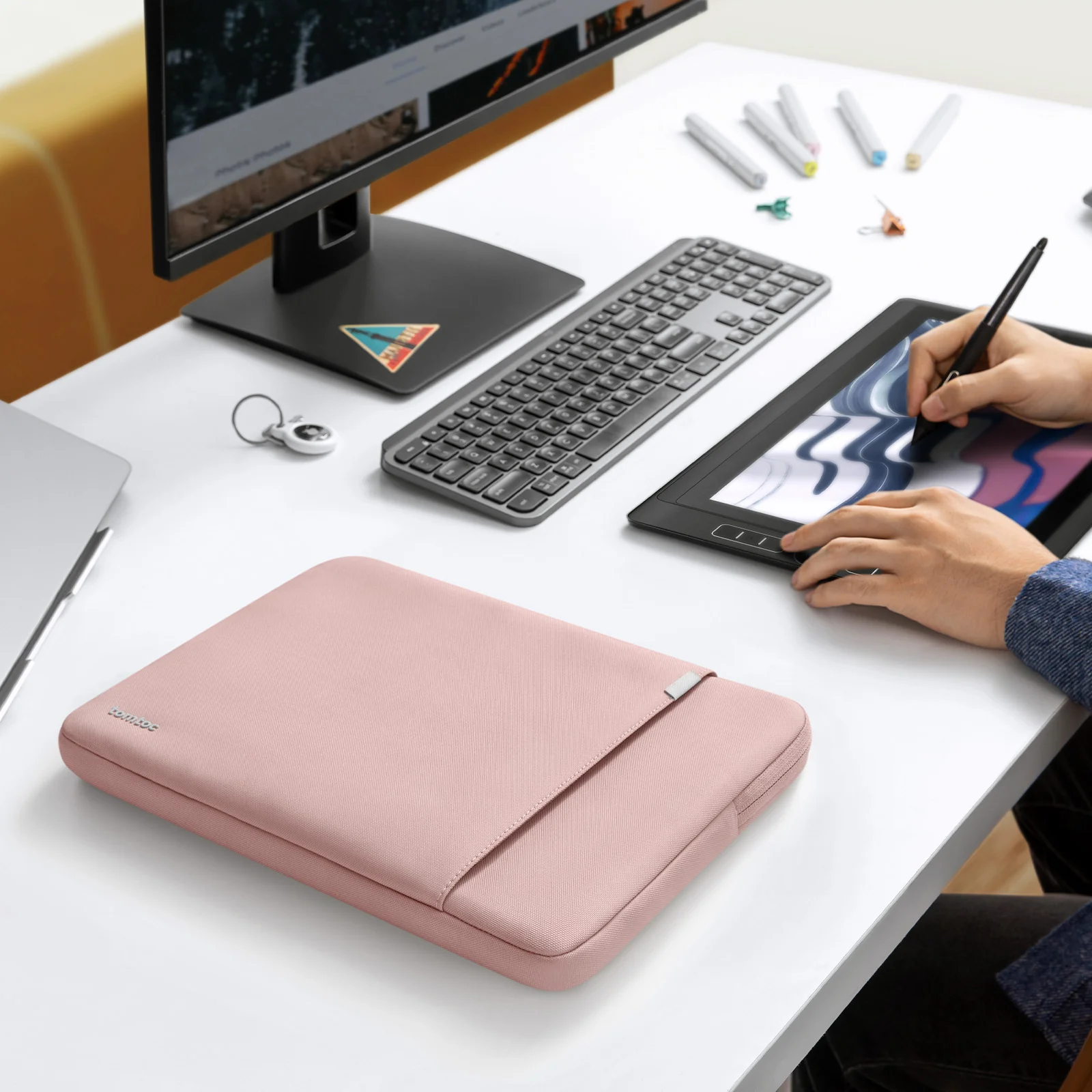 Defender-A13 Laptop Sleeve for 16 inch MacBook Pro - Image 76