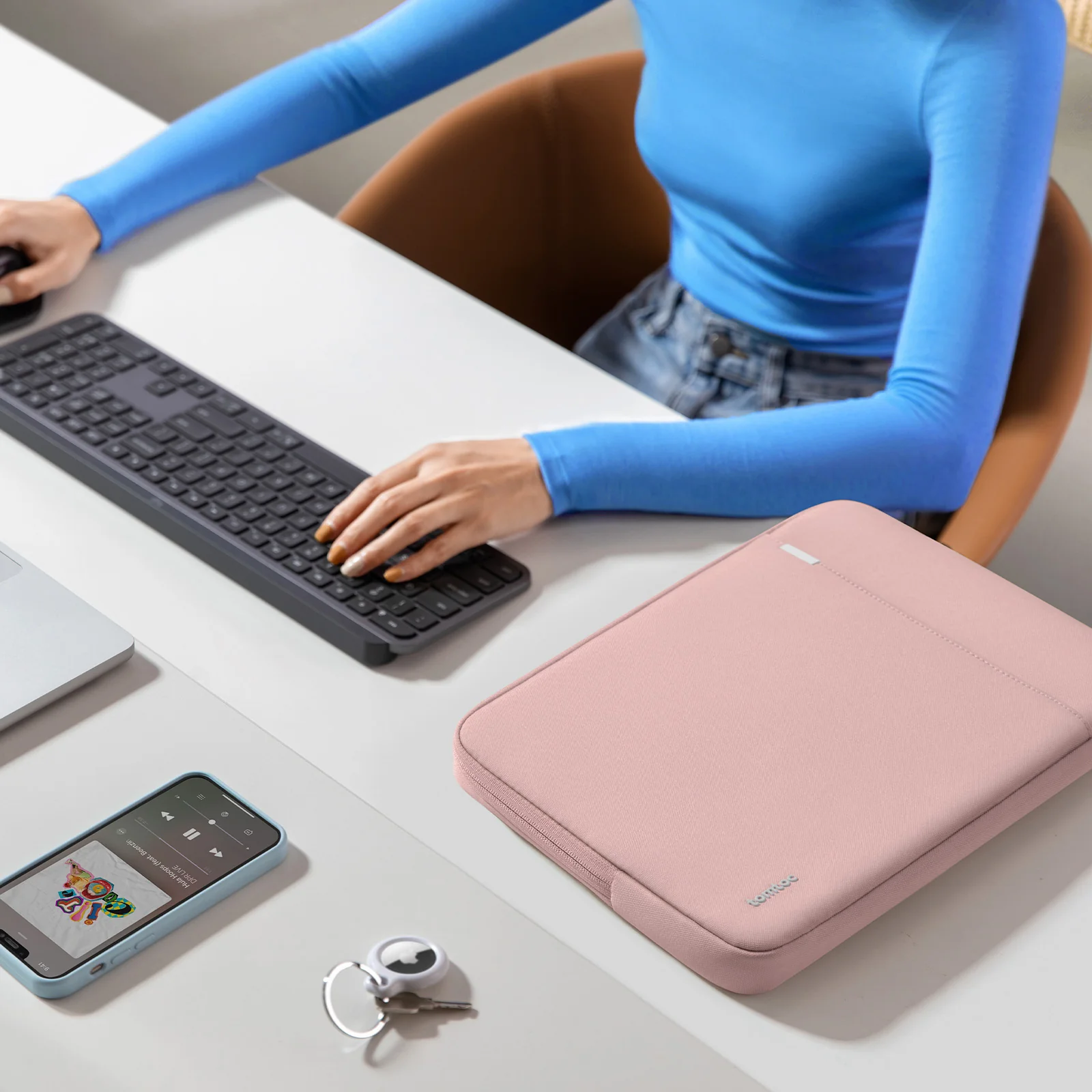 Defender-A13 Laptop Sleeve for 16 inch MacBook Pro - Image 77