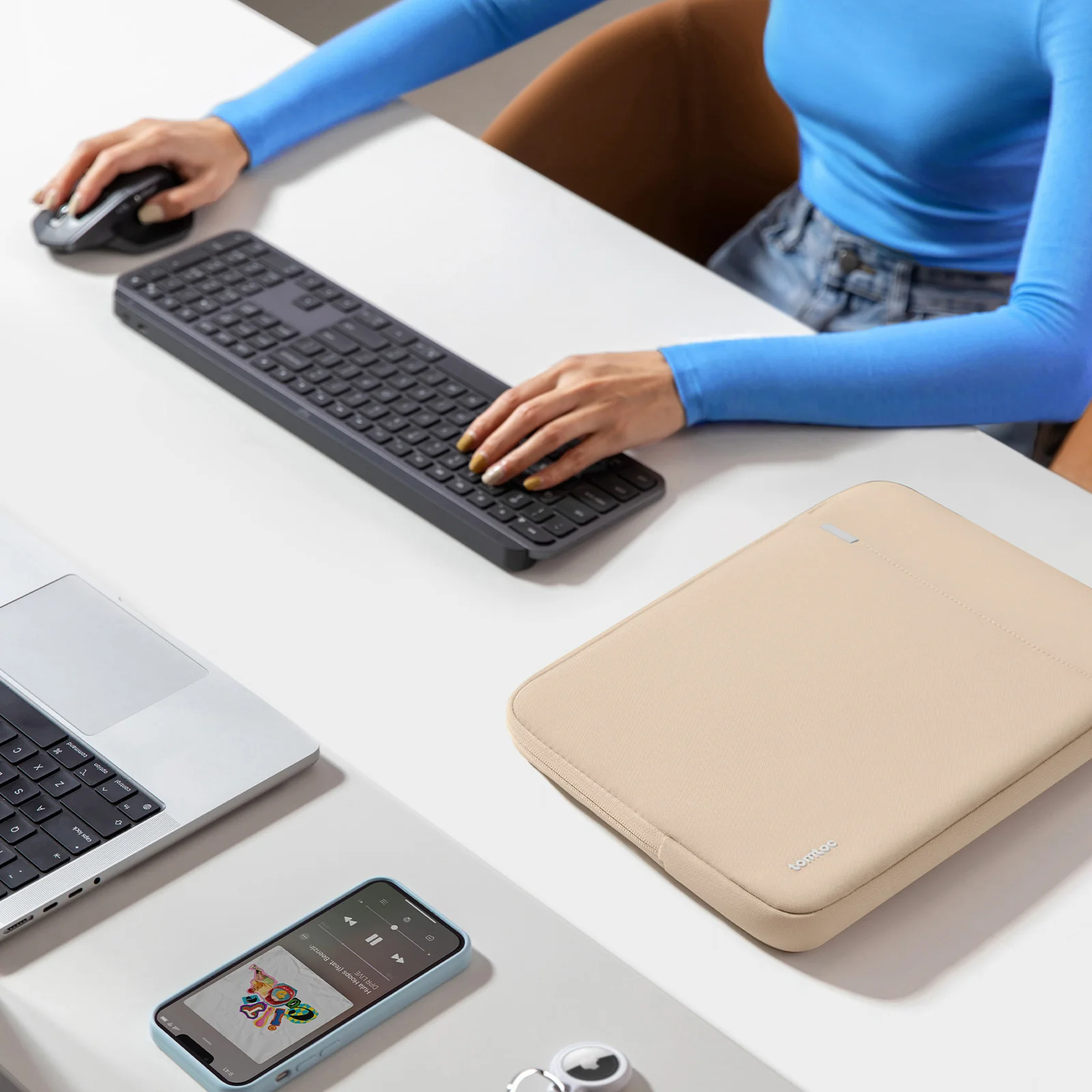 Defender-A13 Laptop Sleeve for 16 inch MacBook Pro - Image 90