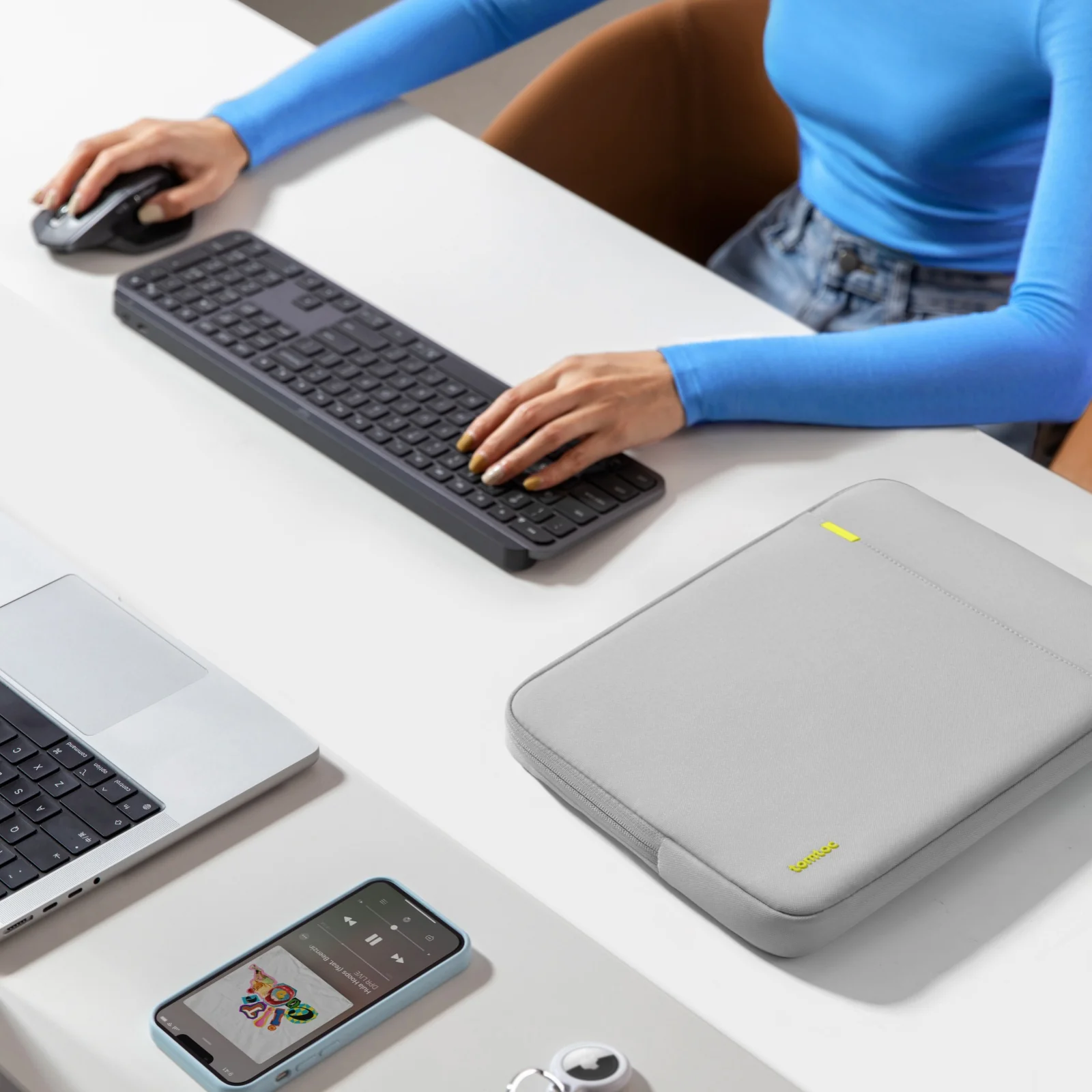 Defender-A13 Laptop Sleeve for 14 inch MacBook Pro - Image 64