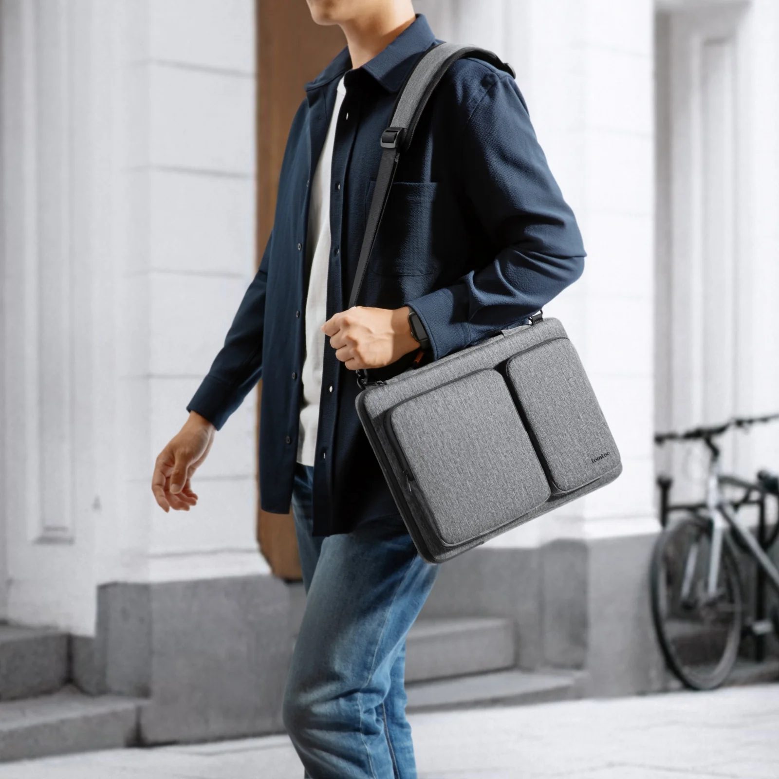 Defender-A42 Laptop Shoulder Bag for 15 inch MacBook Air - Image 11