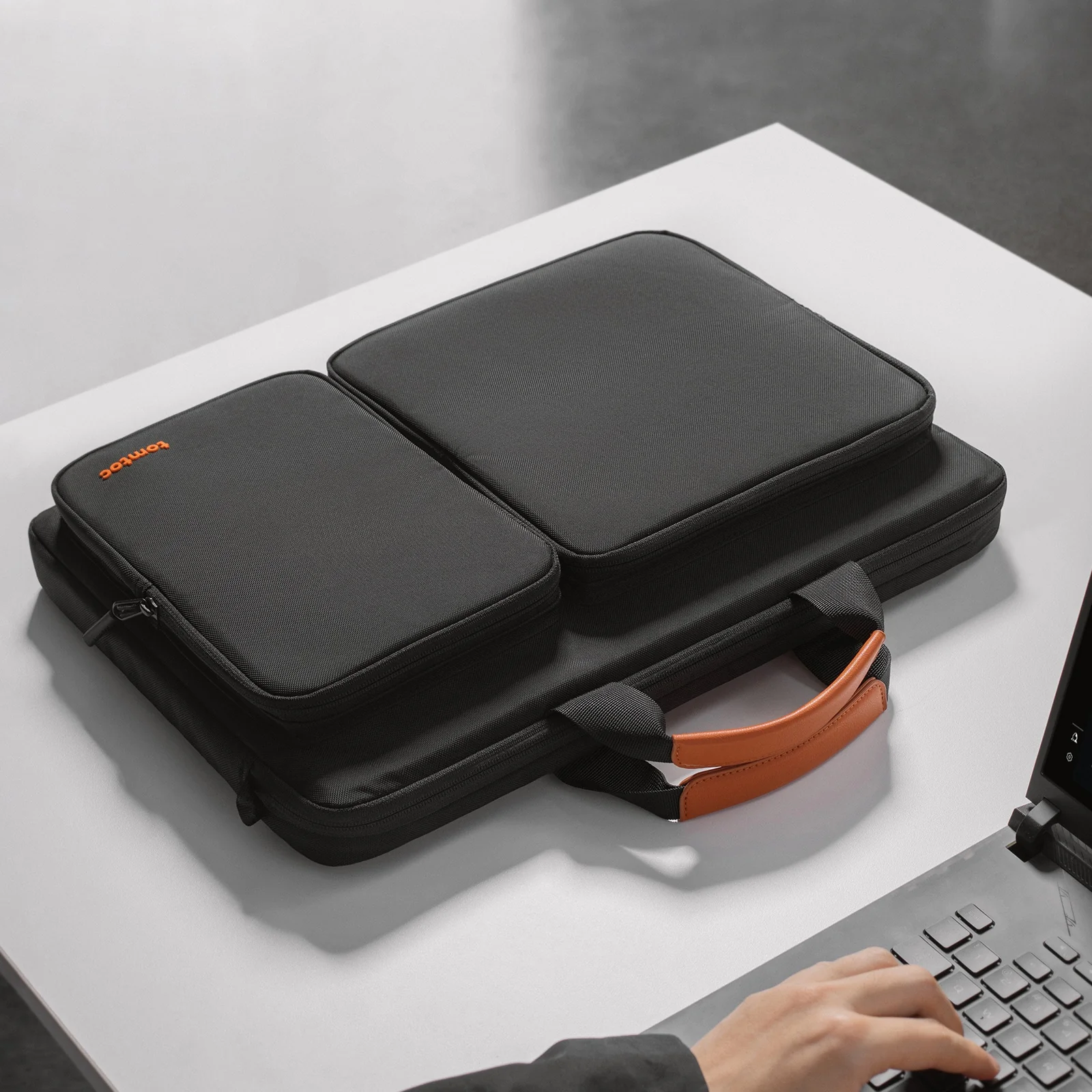 Defender-A42 Laptop Shoulder Bag for 17.3 inch Laptop - Image 15