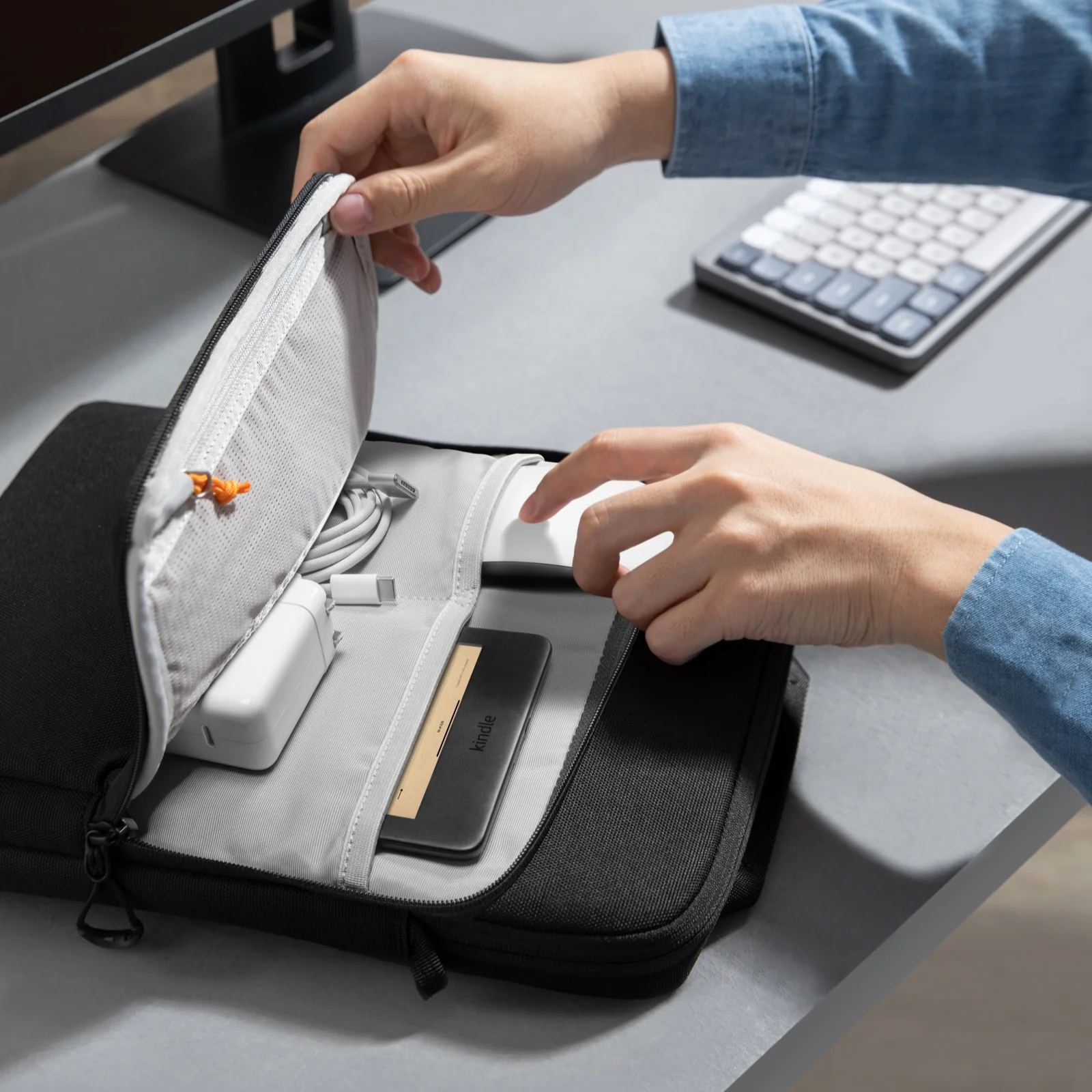 DefenderACE-A03 Laptop Shoulder Bag for 13-16 inch MacBook - Image 10