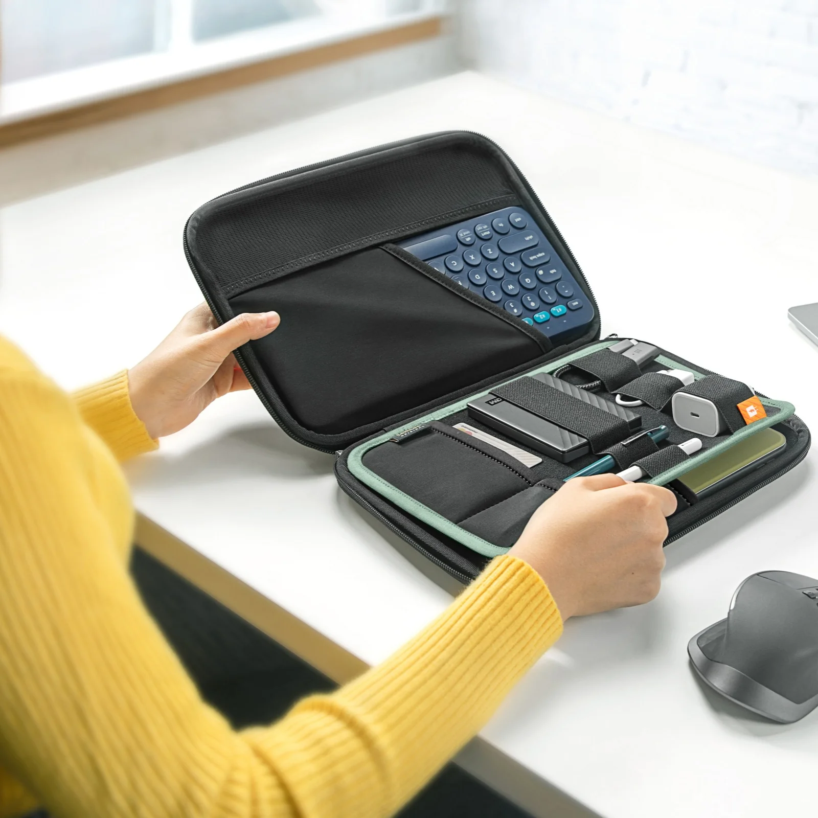 FancyCase-B06 Tablet Portfolio Plus Case for 11 inch iPad Air /Pro - Image 8