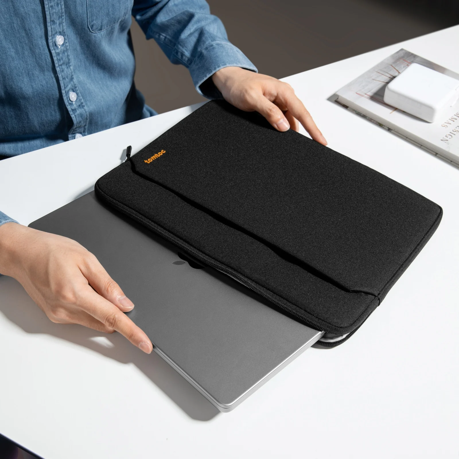 Light-A18 Laptop Sleeve for 15 inch MacBook Air - Image 28