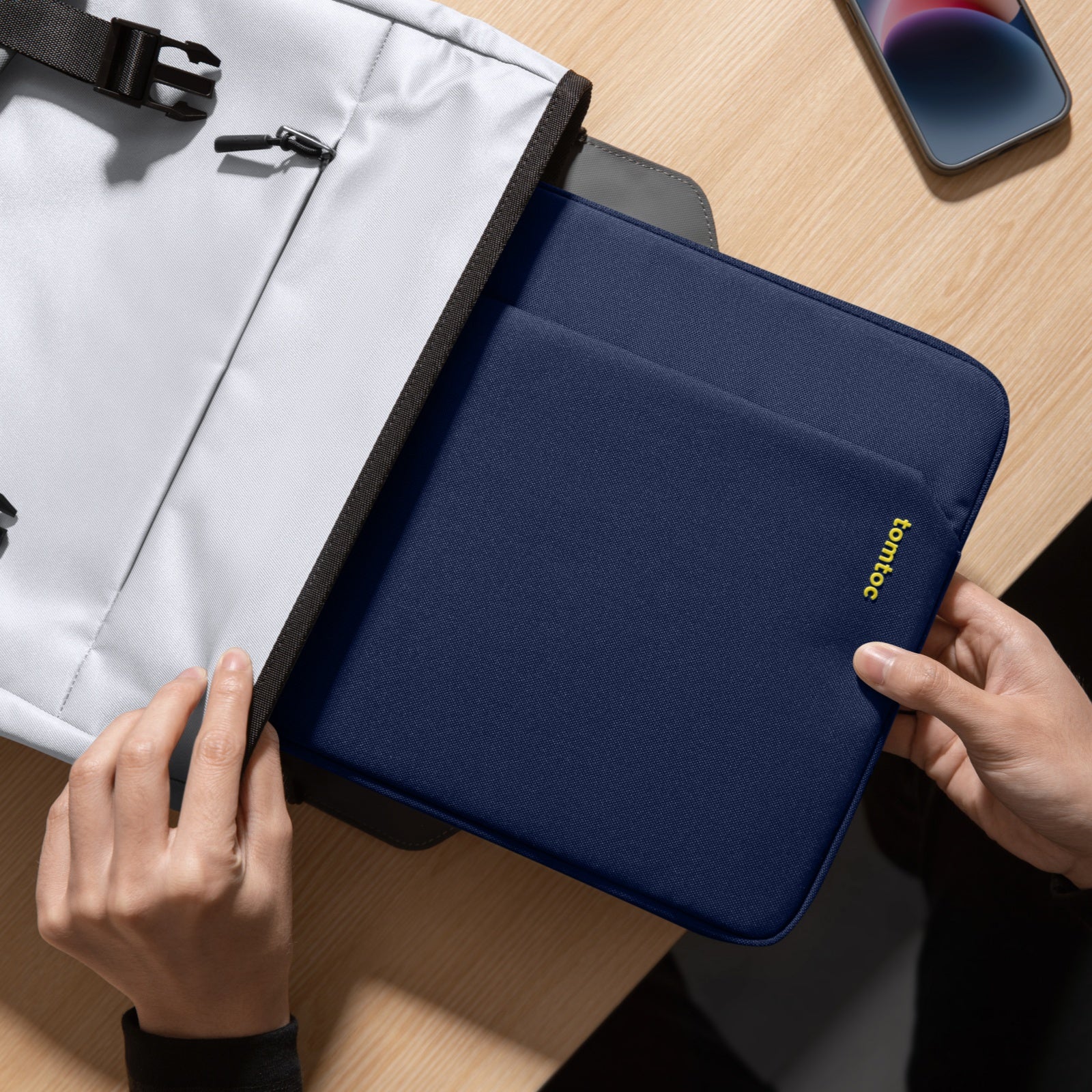 Light-A18 Laptop Sleeve for 15 inch MacBook Air - Image 15